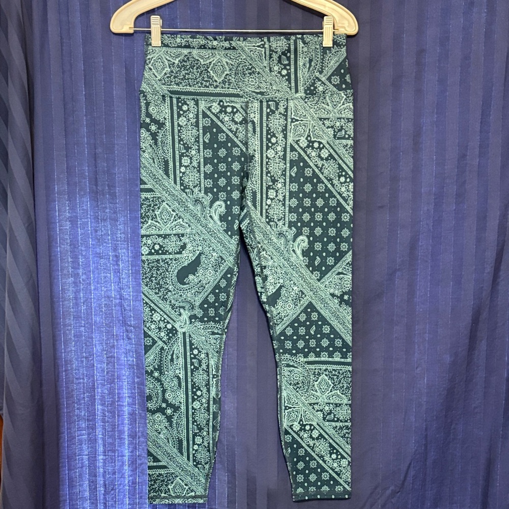Fabletics Leggings in Turquoise Paisley